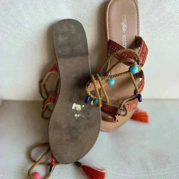 like new: Boho Summer hippie sandals with ropes and pompoms tie-up size 9 - Picture 8 of 9